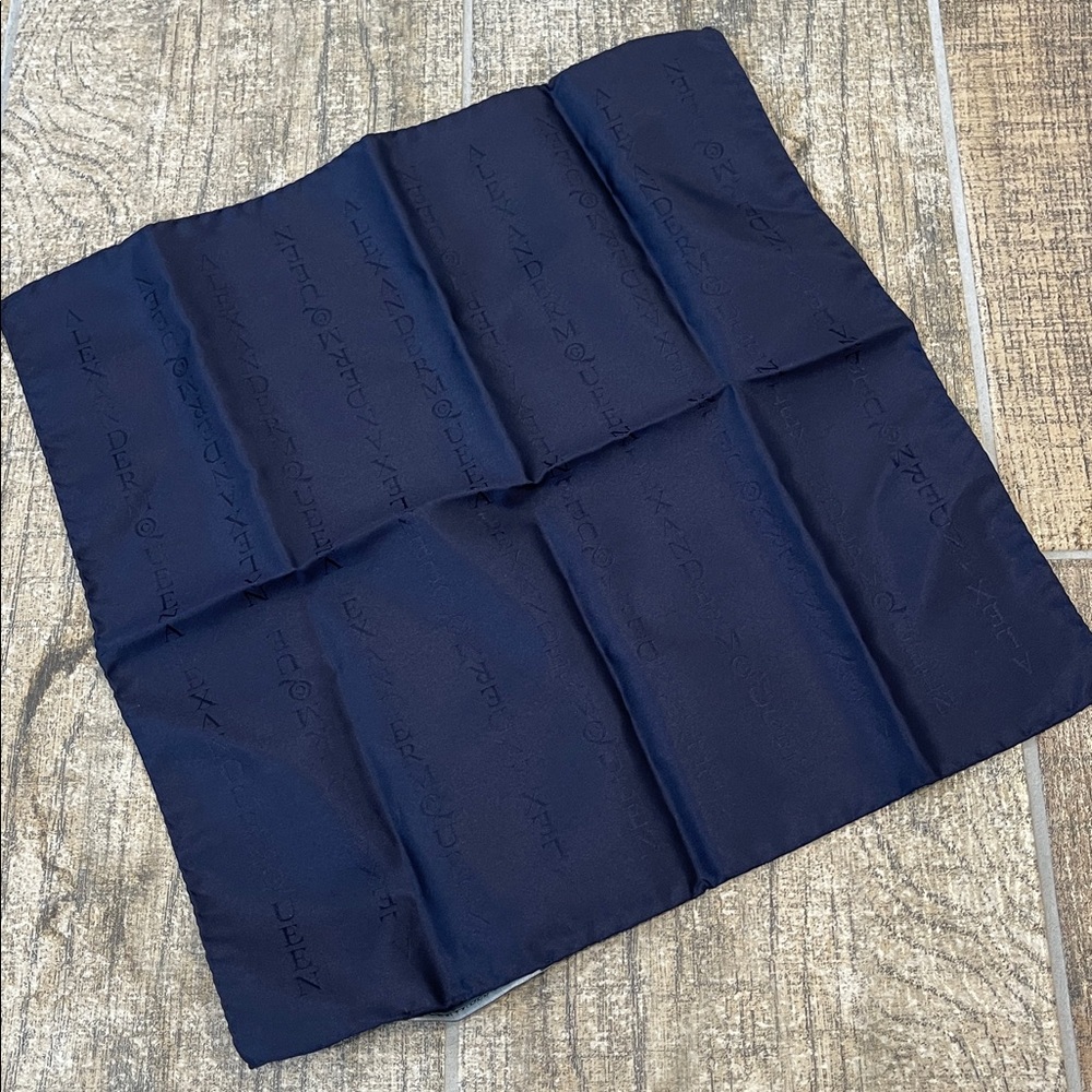 Alexander McQueen Mens Navy 100% Silk Pocket Square Logo Print